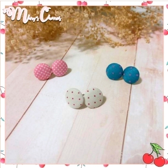 🍒 Fabric Polka Dot Button Earrings - Picture 1 of 3